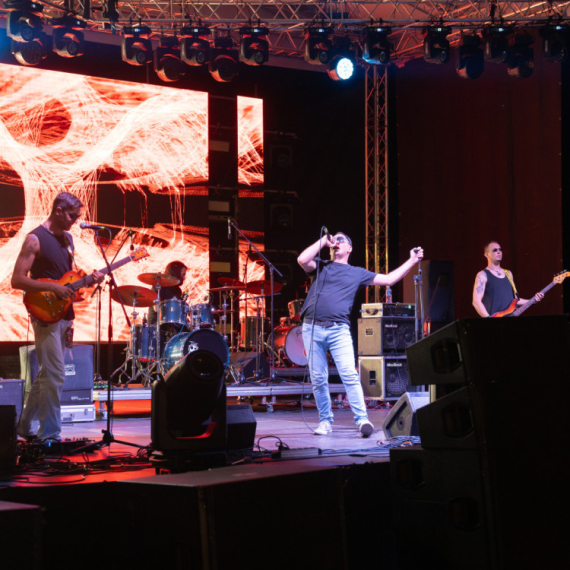 Počela 59. Zaječarska gitarijada: Prvo veče pod Kraljevicom pred oko 5.000 ljudi FOTO