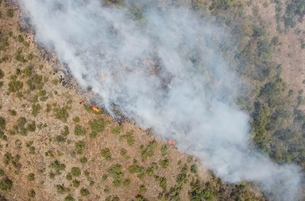 Požar u Dragačevu, meštani mole za helikopter: Vatra se brzo širi, nepristupačan teren otežava posao FOTO