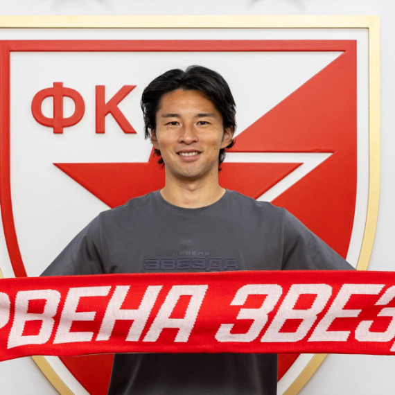 Nakajama zvanično obukao dres Crvene zvezde!