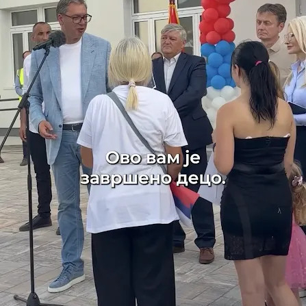 Devojčice kroz suze zamolile Vučića za pomoć bolesnom ocu, on odmah reagovao: "Ovo vam je završeno deco"