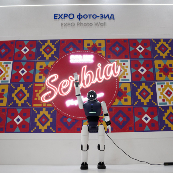 Osamdeset robota ide na Expo; Vučić i Mali otkrili detalje: Svi će biti iz Šapca