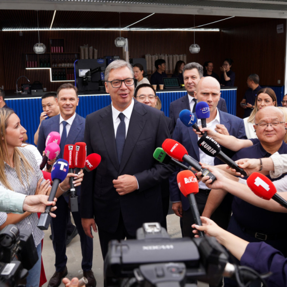 Vučić: "U ponedeljak prvi ugovori za fabriku baterija u Inđiji vredni više od 100 miliona evra"