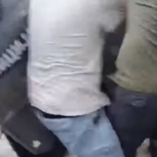 Gde je zdrav razum roditelja?! Dete stavili u prvi red ispred policijskog kordona na blokaderskom skupu