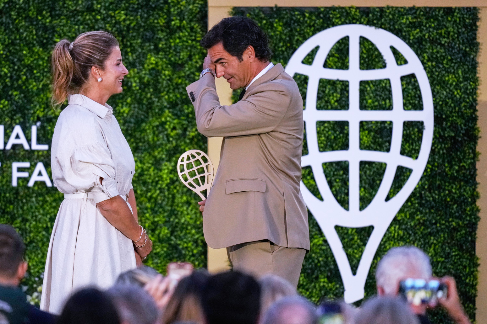 Federer plakao u Kući slavnih; Đoković: Niko ne zaslužuje ovo više od tebe FOTO/VIDEO