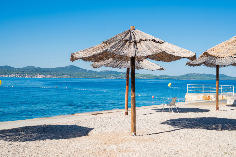 Prizor sa hrvatske plaže zgrozio kupače: Sve se sliva direktno u more