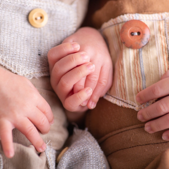 Bizaran slučaj: Žena rodila blizance, ali bebe nemaju iste roditelje
