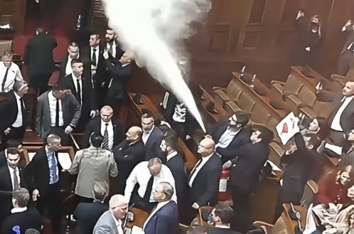 Brutalna poruka opoziciji: PP aparat koristite u Skupštini, a tamo gde je požar – tamo vas nema VIDEO