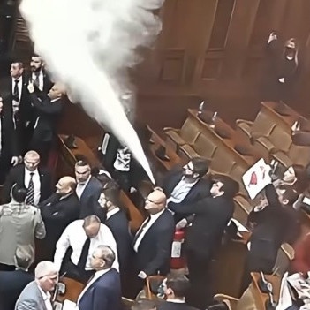 Brutalna poruka opoziciji: "PP aparat koristite u Skupštini, a požare ne gasite" VIDEO