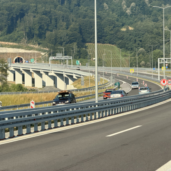 Teška saobraćajka kod Pojata: Ima nastradalih, saobraćaj u prekidu