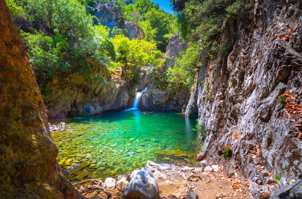 Plaže su nestvarne, ali pravo blago krije se u unutrašnjosti: Grčko ostrvo koje mnogi nisu otkrili FOTO