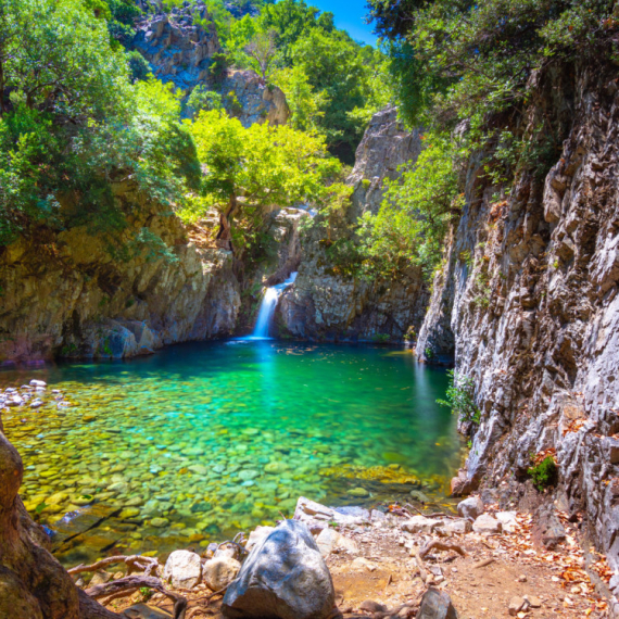 Plaže su predivne, ali pravo blago krije se u unutrašnjosti: Grčko ostrvo koje mnogi još nisu otkrili FOTO