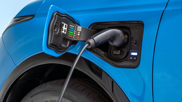 Nissan vraća mali gradski automobil, ali ovog puta na struju i pod novim imenom