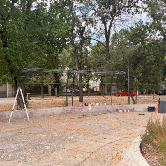 Park poljubaca dobija novi izgled: Čokliget park dobija nove klupe, pergole i učionicu na otvorenom