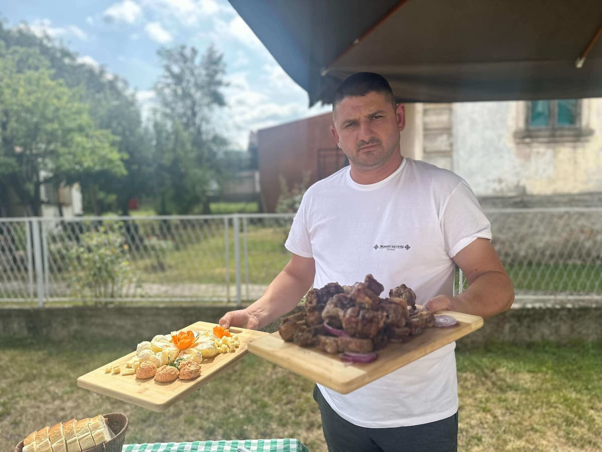 Ako ovo pojedete ujutru bićete siti ceo dan: Jovo iz Dragačeva otkriva kako se pravi čuveni hajdučki ćevap