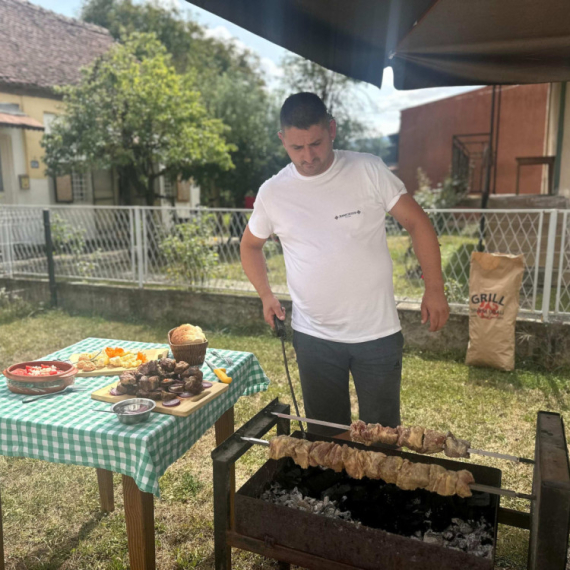 Ako ovo pojedete ujutru bićete siti ceo dan: Jovo iz Dragačeva otkriva kako se pravi čuveni hajdučki ćevap