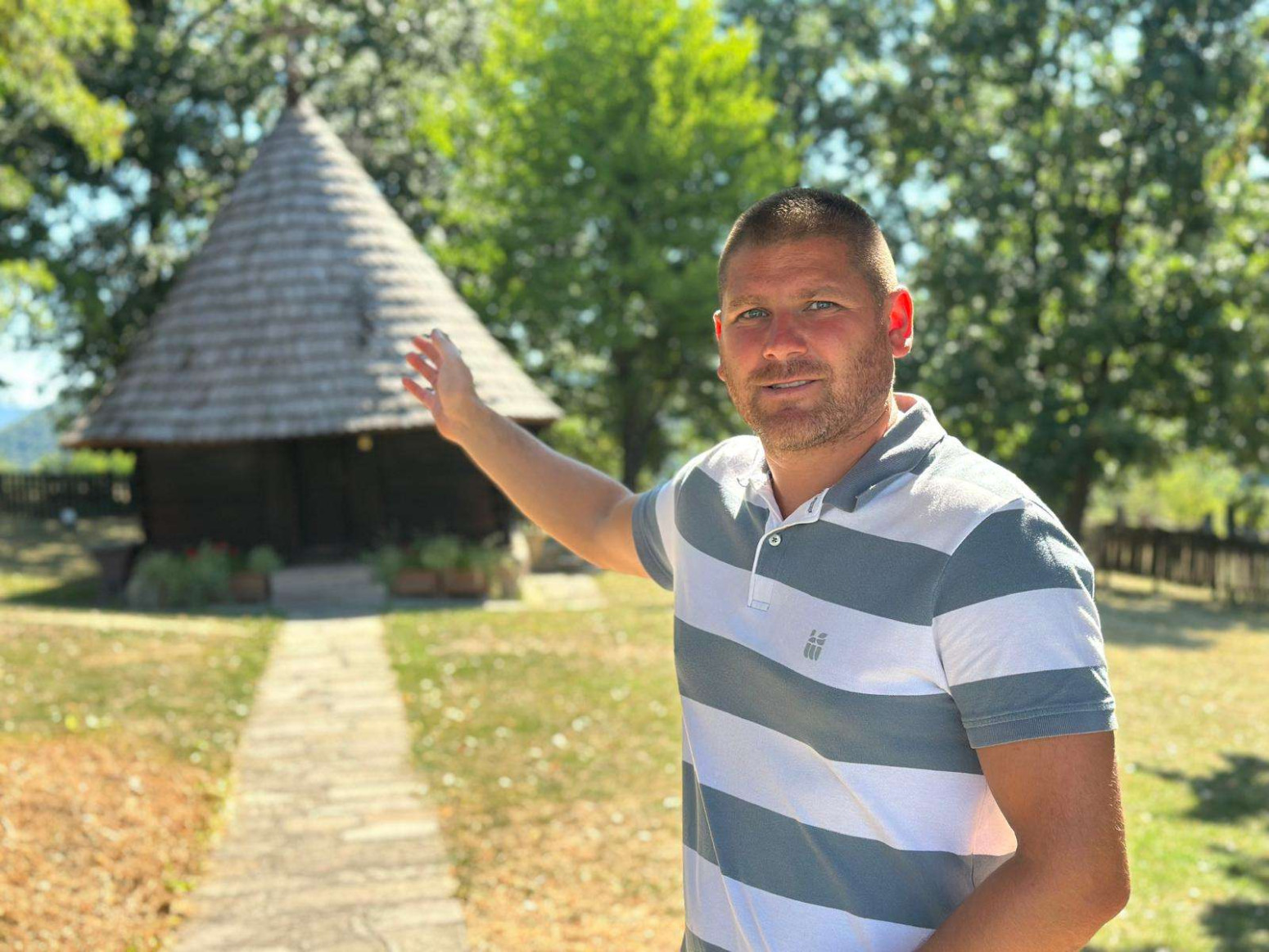 Vrata su tako mala da svako ko ulazi mora da se pokloni svecu: Neobična crkva koja odoleva vekovima FOTO