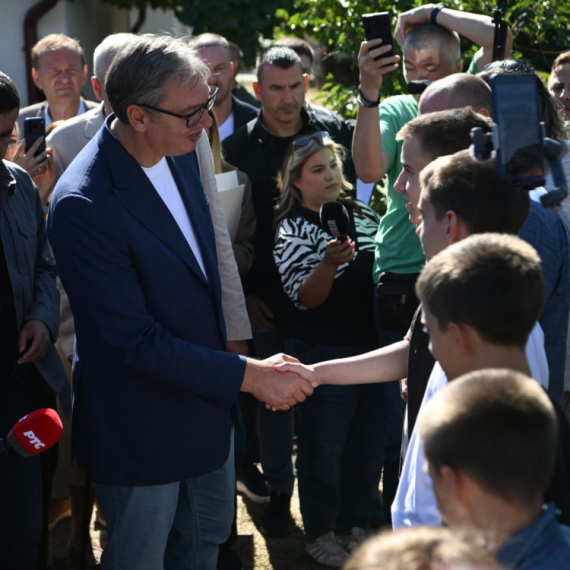 Razgovor Vučića i mališana na Paliću nasmejao sve prisutne; ""Kakav bre Portuga?"