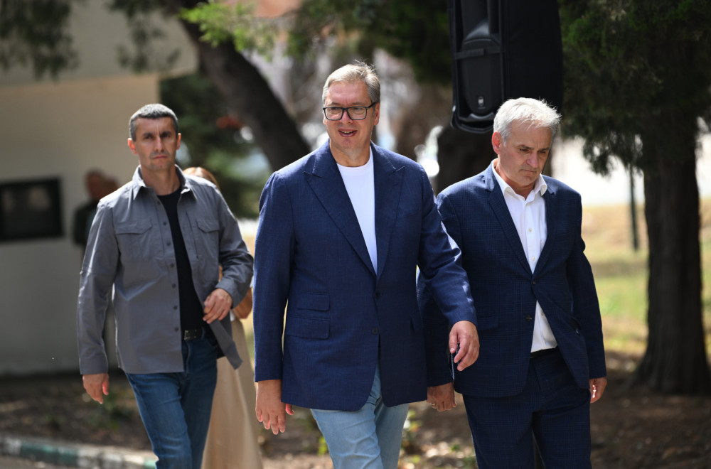 Vučić obišao preduzeće "Agrokons d.o.o."; Najavio nove kilometre na putu Feketić-Vrbas