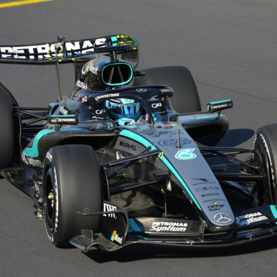 Mercedes opet najbrži – Hamilton zabrinut