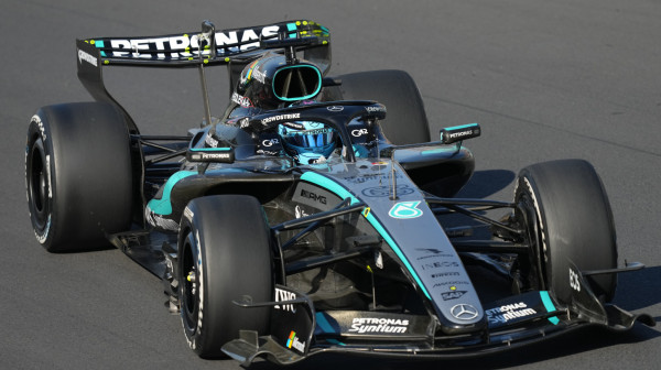 Mercedes opet najbrži – Hamilton zabrinut