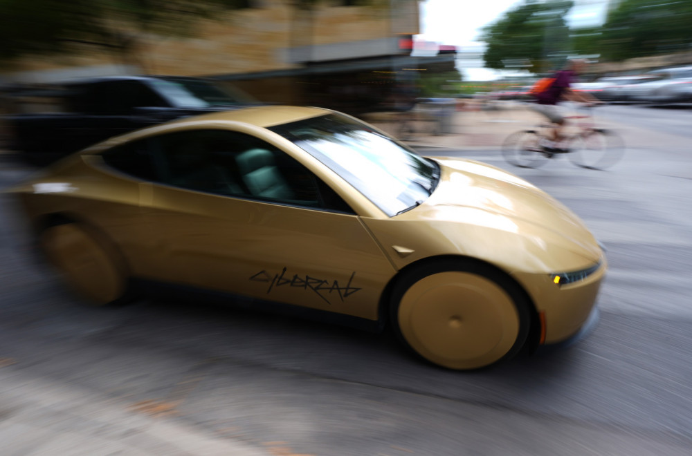 Zvanično predstavljen Tesla Cybercab, vožnja samo za odabranje
