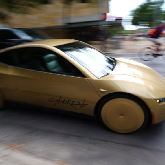 Zvanično predstavljen Tesla Cybercab, vožnja samo za odabranje