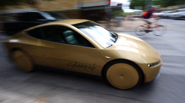 Zvanično predstavljen Tesla Cybercab, vožnja samo za odabranje