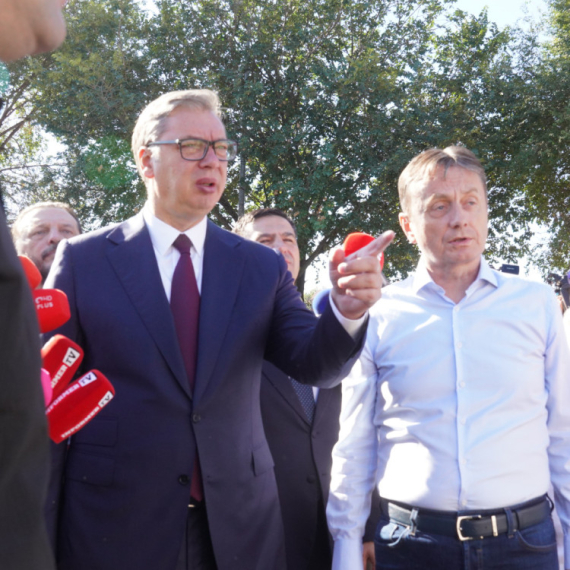 Vučić: "Pobedićemo u Nišu, ubedljivije nego prošli put"; "Dnevno se na desetine blokadera učlanjuje u SNS"