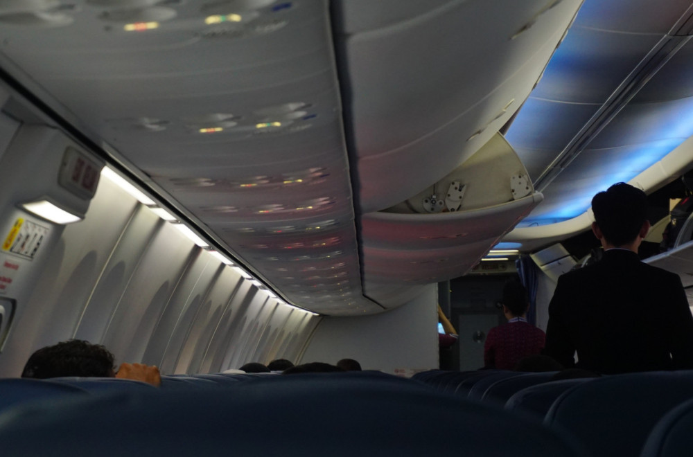 Zašto se svetla u avionu gase tokom poletanja i sletanja?; Ova procedura ima svoje razloge