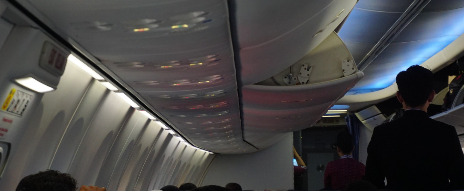 Zašto se svetla u avionu gase tokom poletanja i sletanja?; Ova procedura ima svoje razloge