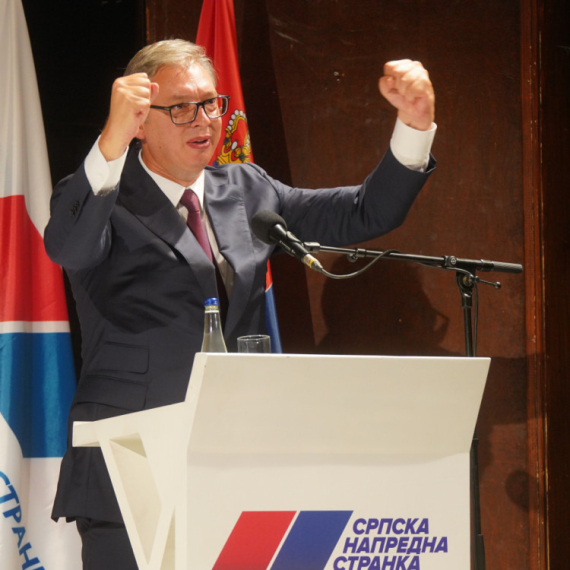 SNS kandidovao Vučića za premijera Srbije; Vučić: "Ovo je ogromna čast"; Orilo se "Aco, Srbine" i "pobeda"