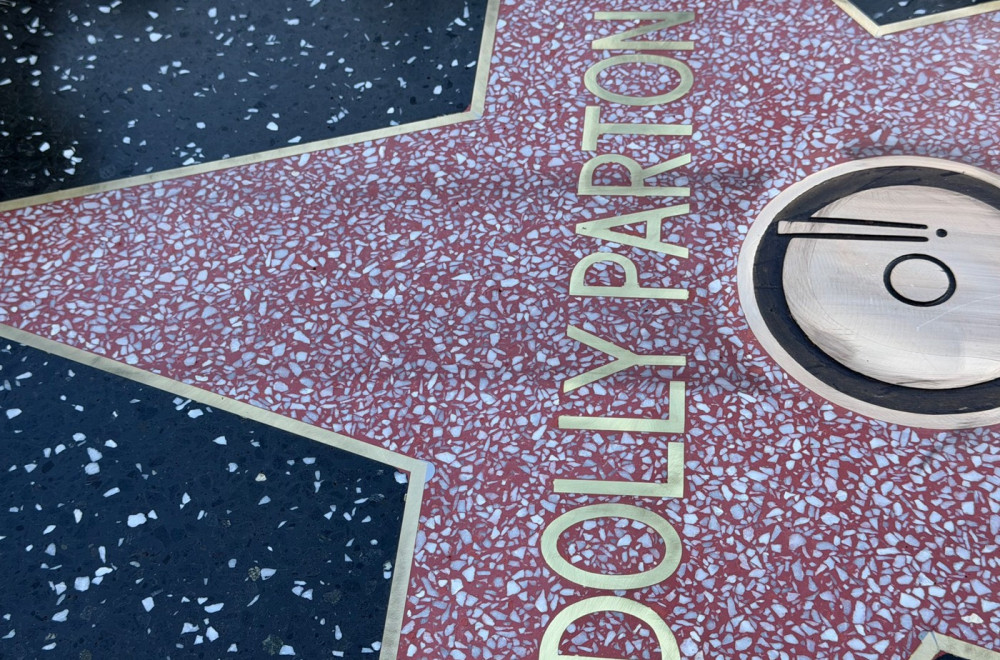 Zvezda Doli Parton ponovo zasijala na Holivudskoj stazi slavnih FOTO