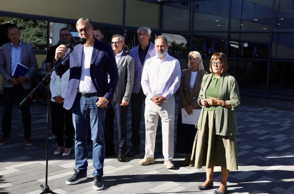 Vučić: "Neko spolja je stajao iza obojene revolucije u Srbiji"; "Služim samo svom narodu"
