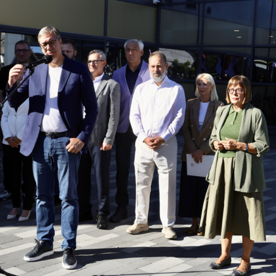 Vučić: "Neko spolja je stajao iza obojene revolucije u Srbiji"; "Služim samo svom narodu"