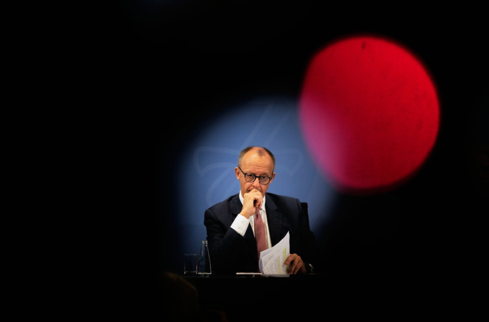 AfD zadao udarac Mercu; Pred njim dve opcije – nijedna nije dobra