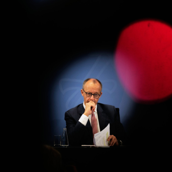 AfD zadao udarac Mercu; Pred njim dve opcije – nijedna nije dobra