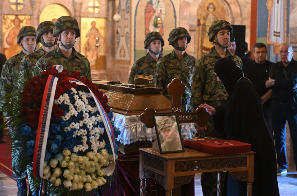 Kovčeg sa telom generala Ratka Mladića izložen u Crkvi Svetog Luke na Vidikovcu FOTO/VIDEO