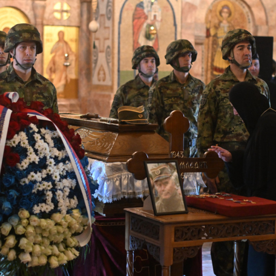 Kovčeg sa telom generala Ratka Mladića izložen u Crkvi Svetog Luke na Vidikovcu FOTO/VIDEO