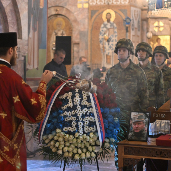 Kovčeg sa telom generala Ratka Mladića izložen u Crkvi Svetog Luke na Vidikovcu FOTO/VIDEO