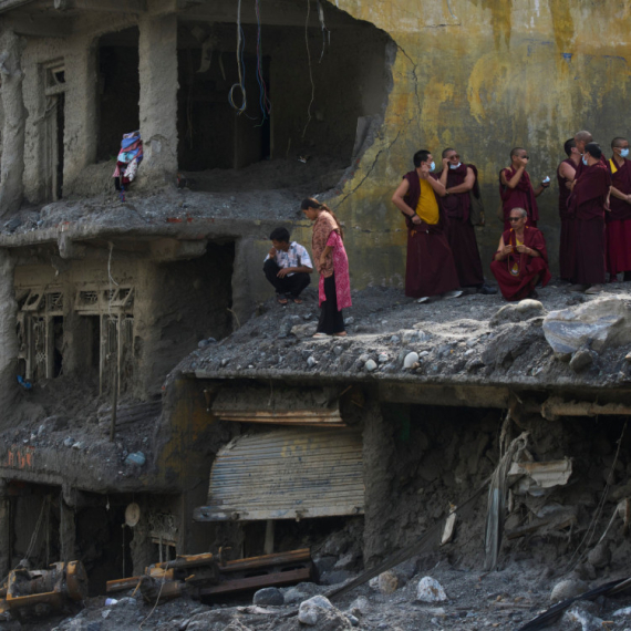 Dan žalosti u Nepalu; I dalje traje potraga za preživelima FOTO