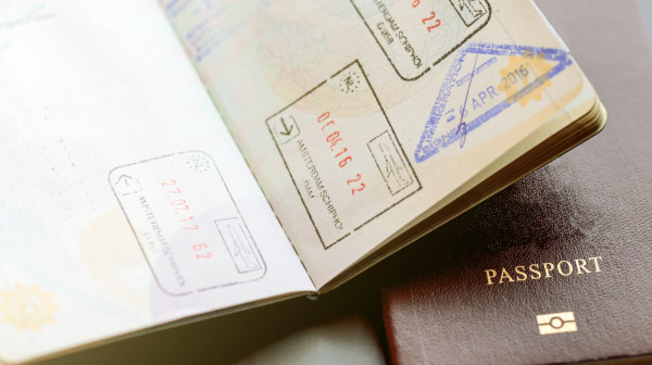 Šta znači kad vam napišu ovo slovo u pasošu? Procedura koju morate da znate