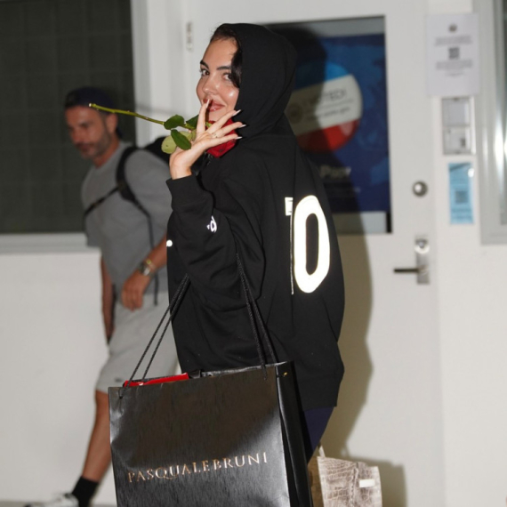 Georgina na stubu srama, a samo je htela što pre da ode: "Ko joj je ukrao glamur?" FOTO