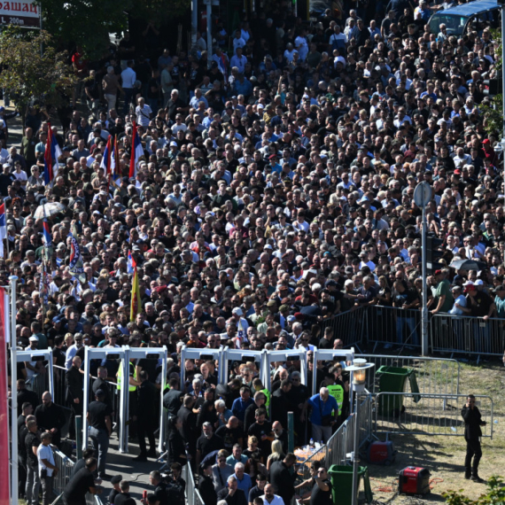 Građani se opraštaju od Ratka Mladića; Kovčeg sa telom izložen u Crkvi Svetog Luke na Vidikovcu FOTO/VIDEO