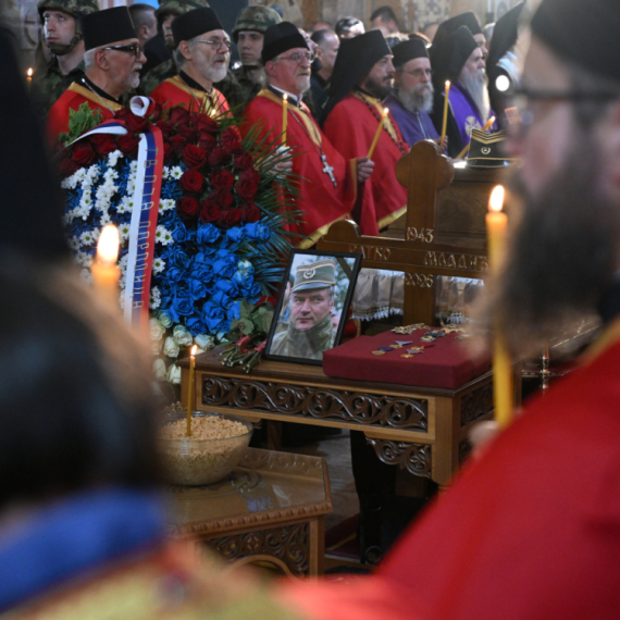 Opelo Ratku Mladiću u Crkvi Svetog Luke na Vidikovcu služi patrijarh Porfirije FOTO/VIDEO
