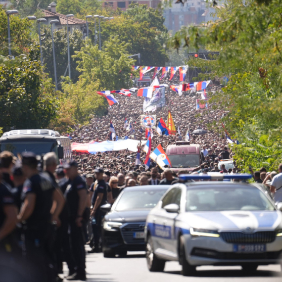 Sahrana Ratka Mladića; Povorka stigla na Topčidersko groblje FOTO/VIDEO
