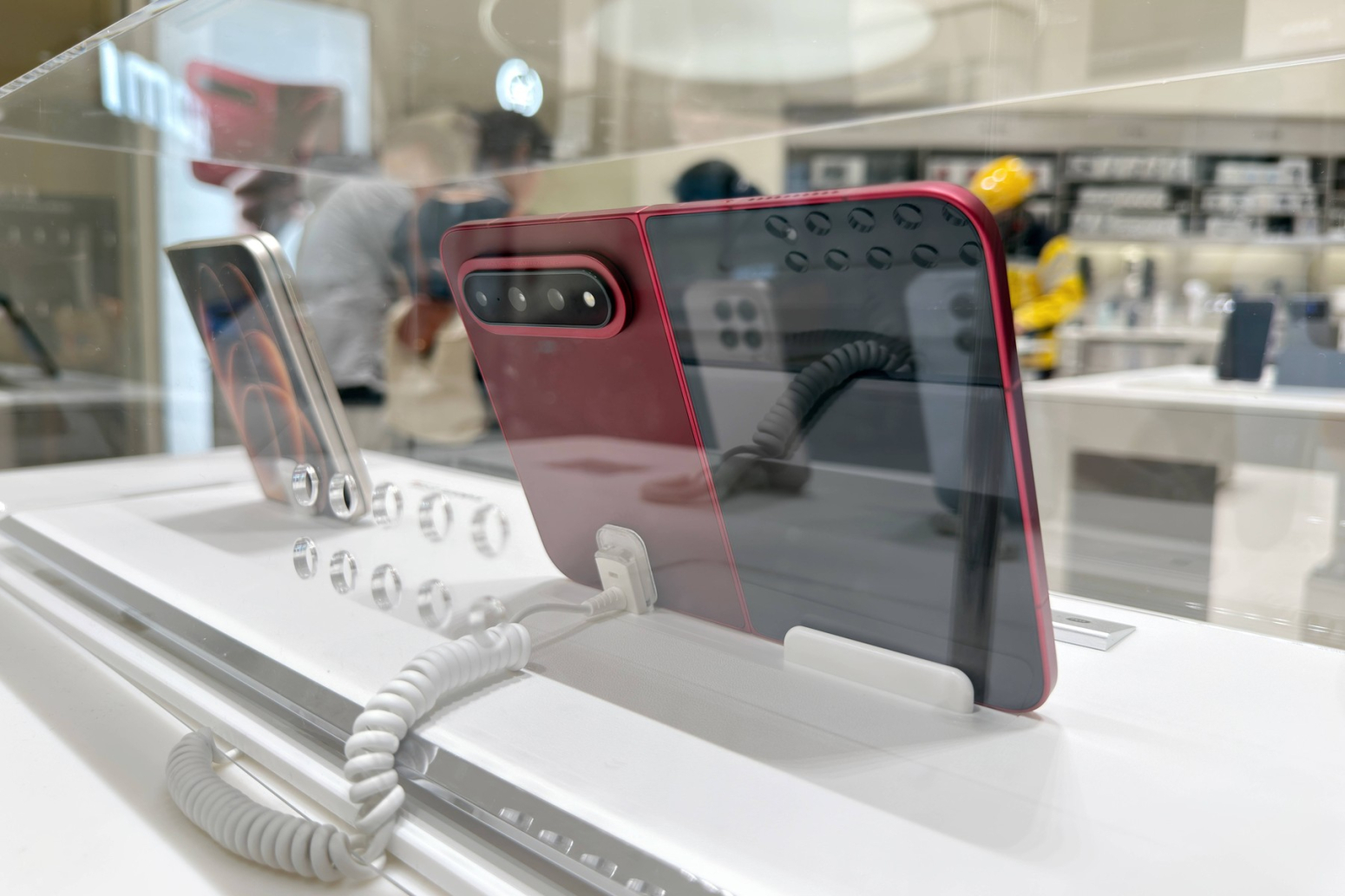 Stigao je: Xiaomi pretekao Apple i predstavio moćni preklopni telefon FOTO/VIDEO