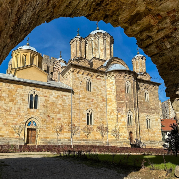 Špankinja posetila srpski manastir i ostala zatečena: "Ovo nema nigde" VIDEO