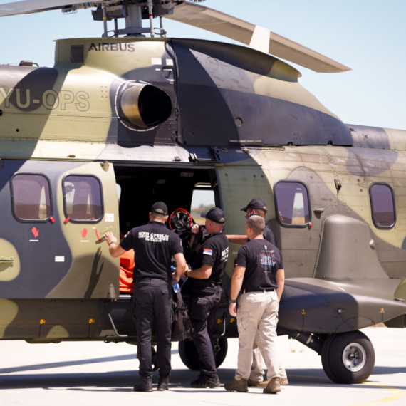Požar se širi na Suvoj planini: Podignta "Super puma", proglašena vanredna situacija u delu Niške banje