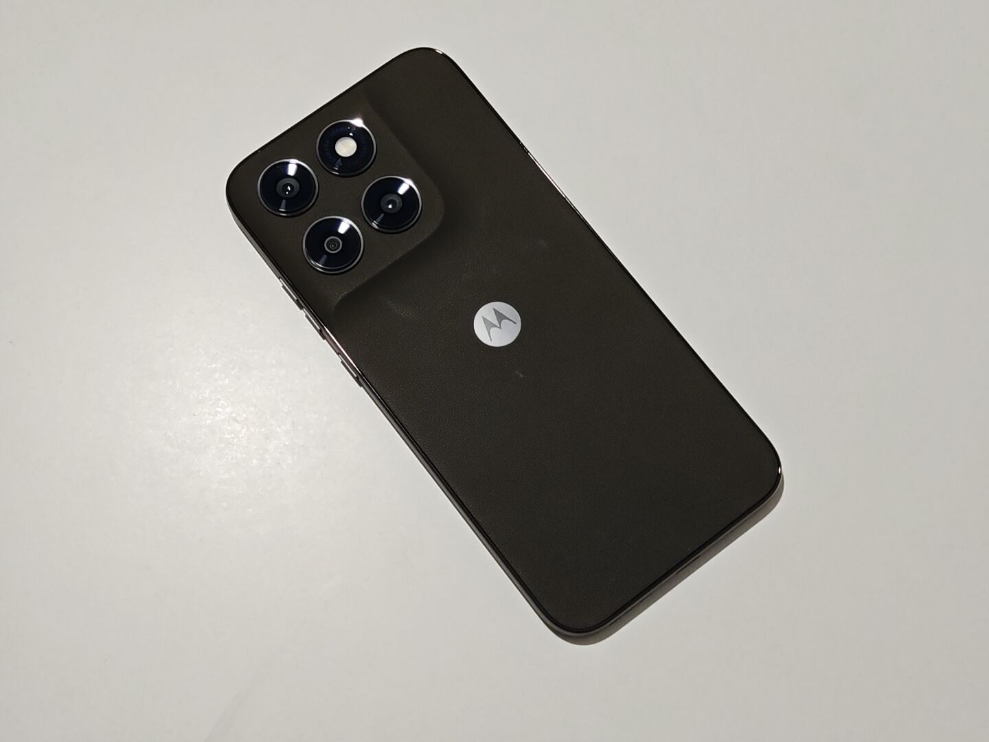 Motorola Moto G77: Sveobuhvatan telefon uz koji dobijate i poklon