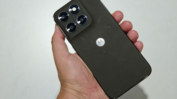 Motorola Moto G77: Sveobuhvatan telefon uz koji dobijate i poklon